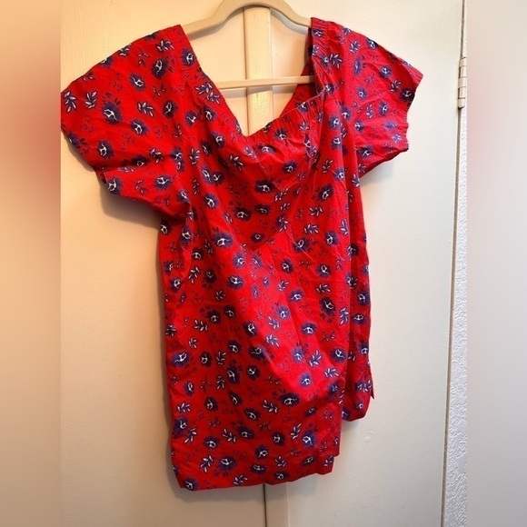 BANANA Republic red floral top size medium EUC - Picture 4 of 4